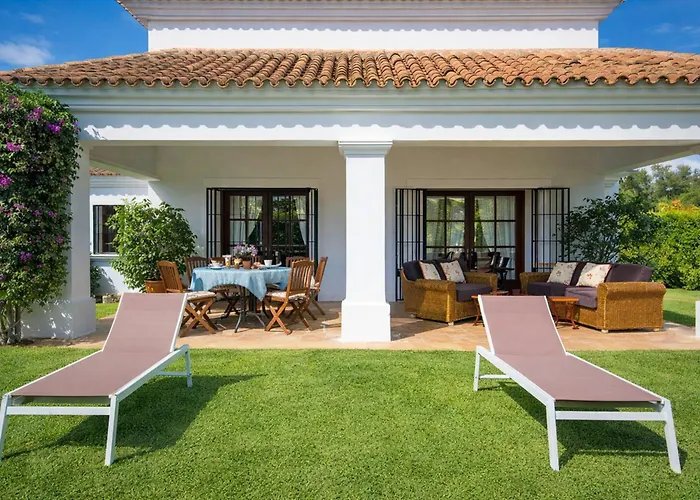 Del Mar- Private Swimming Pool Next To The